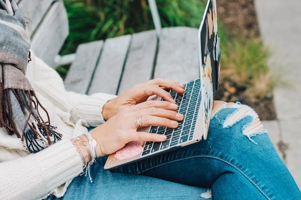 Comment s'inscrire et se préparer à une école en ligne ? Conseils pratiques pour devenir un étudiant en ligne réussi !