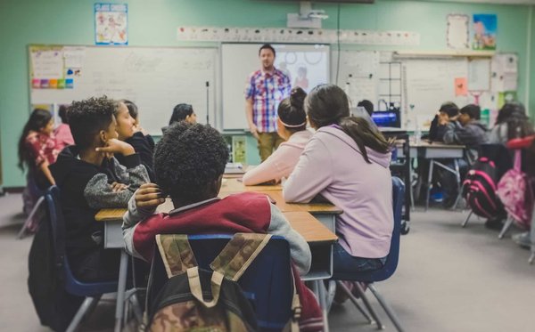 Quels sont les enseignements obligatoires et optionnels au collège et au lycée ?