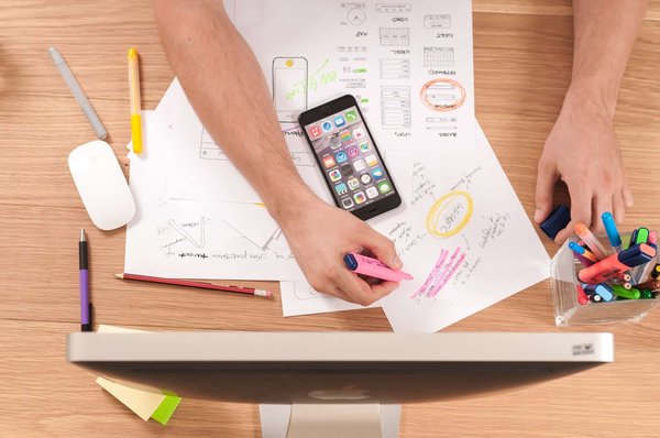 Comment se former aux métiers du marketing et de la communication ?