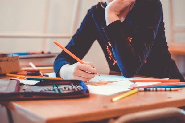 Quels sont les critères pour trouver la meilleure école de design graphique à Paris ?