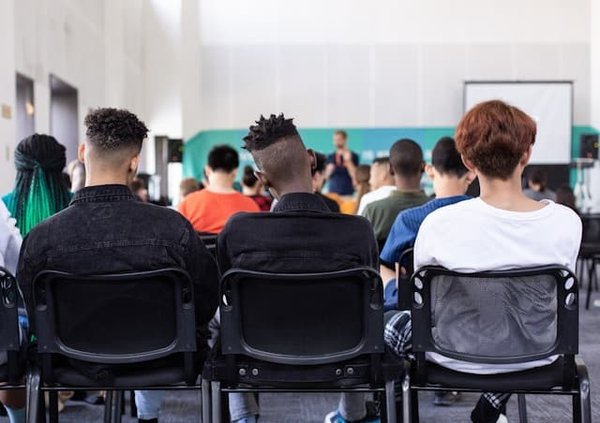 Choisir la meilleure école privée à Paris : Guide pour les parents exigeants